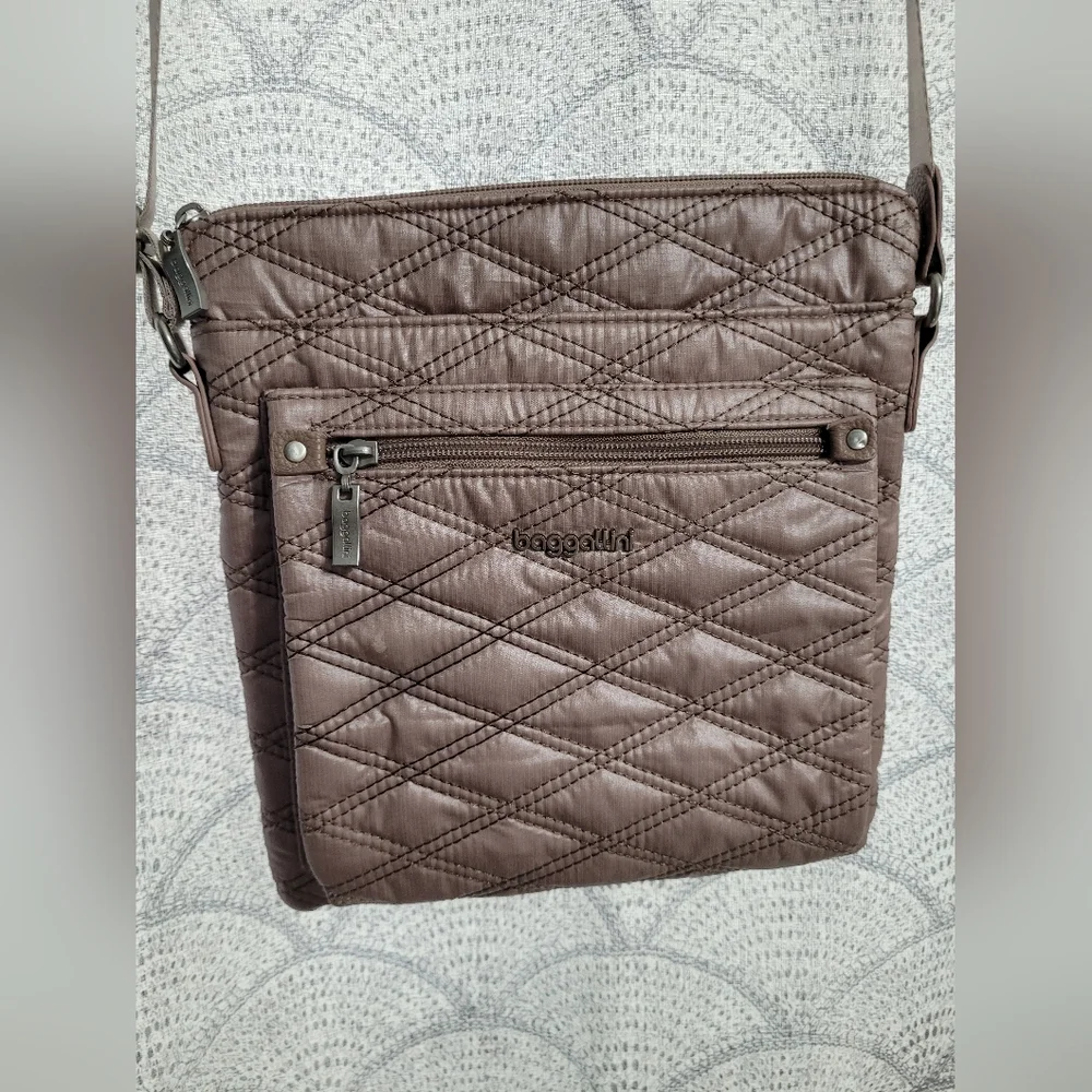 Baggallini Rose Pink Metallic Quilted Crossbody "For Life's Journey" - Picture 3 of 15